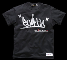 [KIDS］タギングロゴプリントTシャツ/ブラック×シルバー